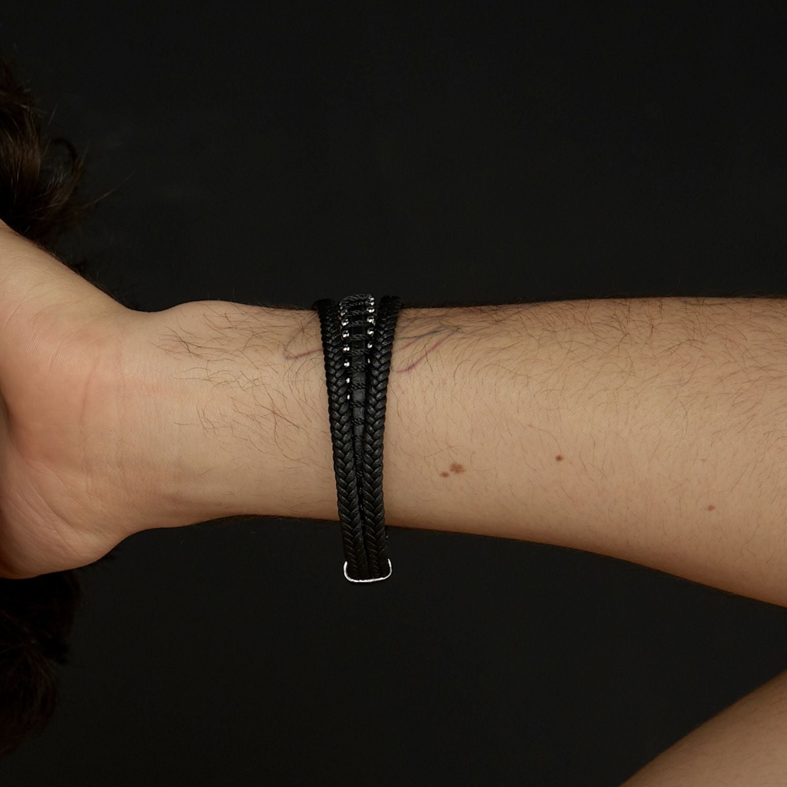 Pulsera unisex Rockera Triple Cuero Sintético Acero Inoxidable - Plateada