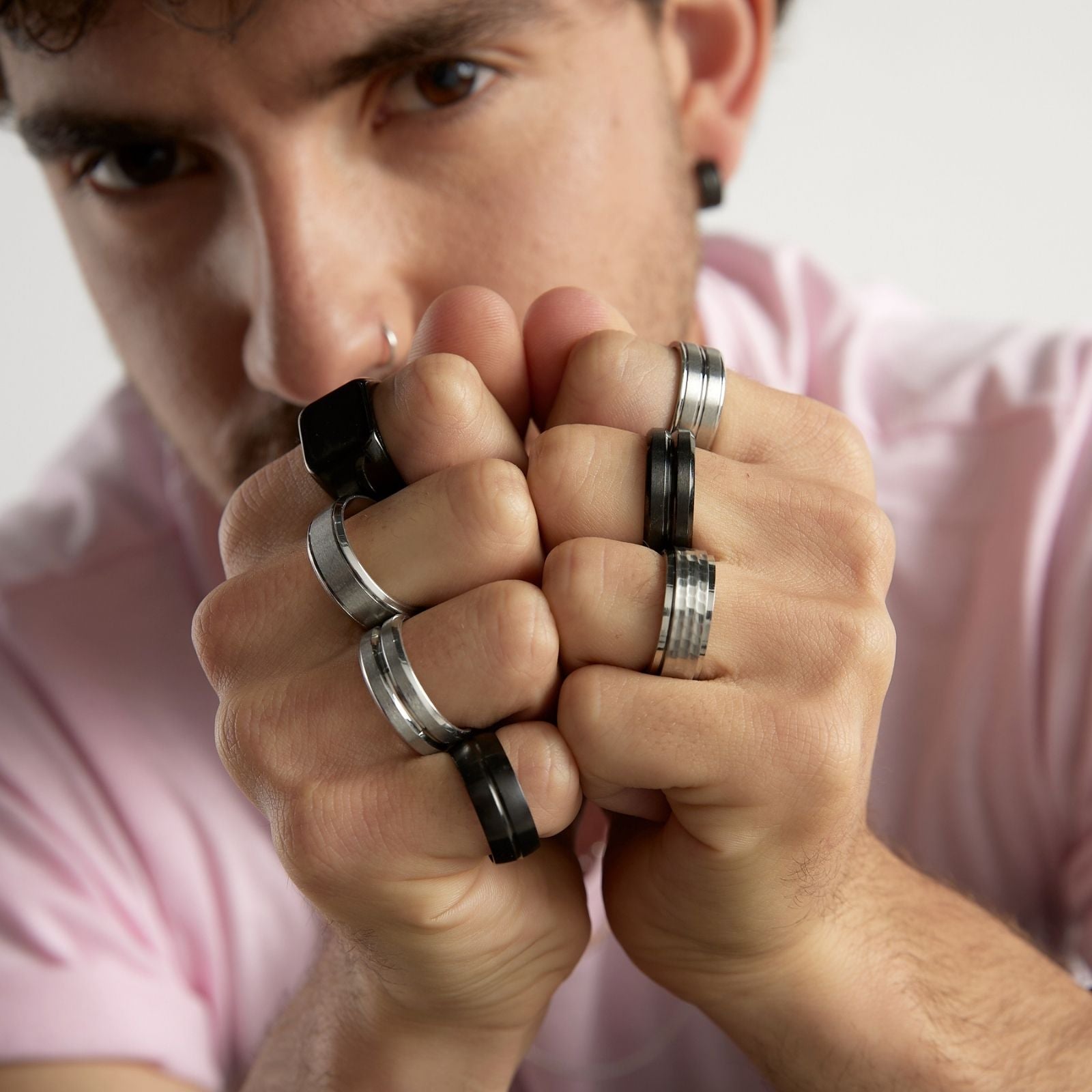 Anillo Unisex Geométrico 1 línea Calada - Canto Angular - Acero Inoxidable - Negro