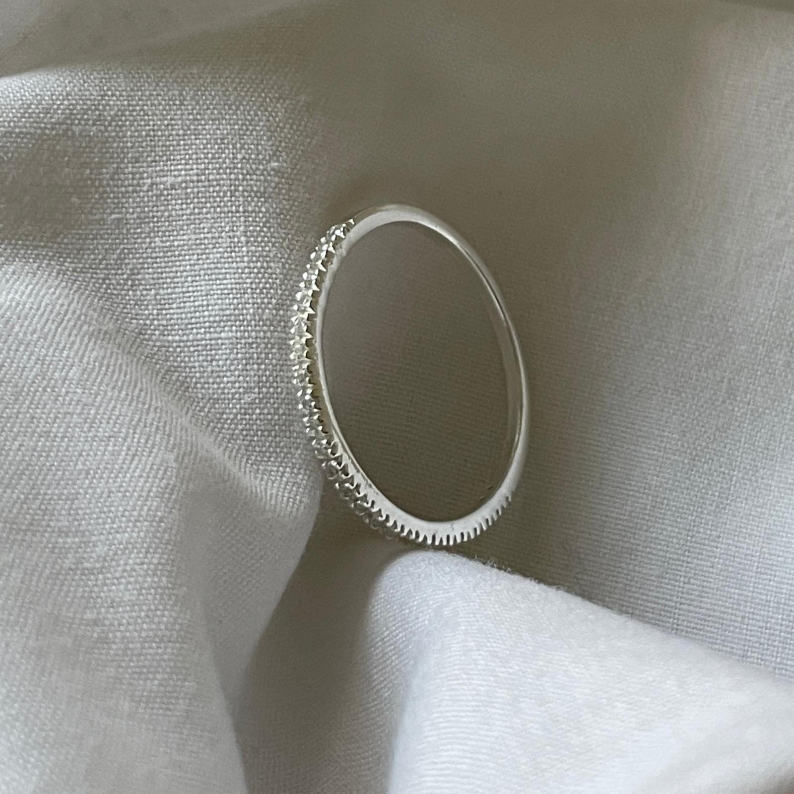 Anillo Medio Cintillo Circones Plata