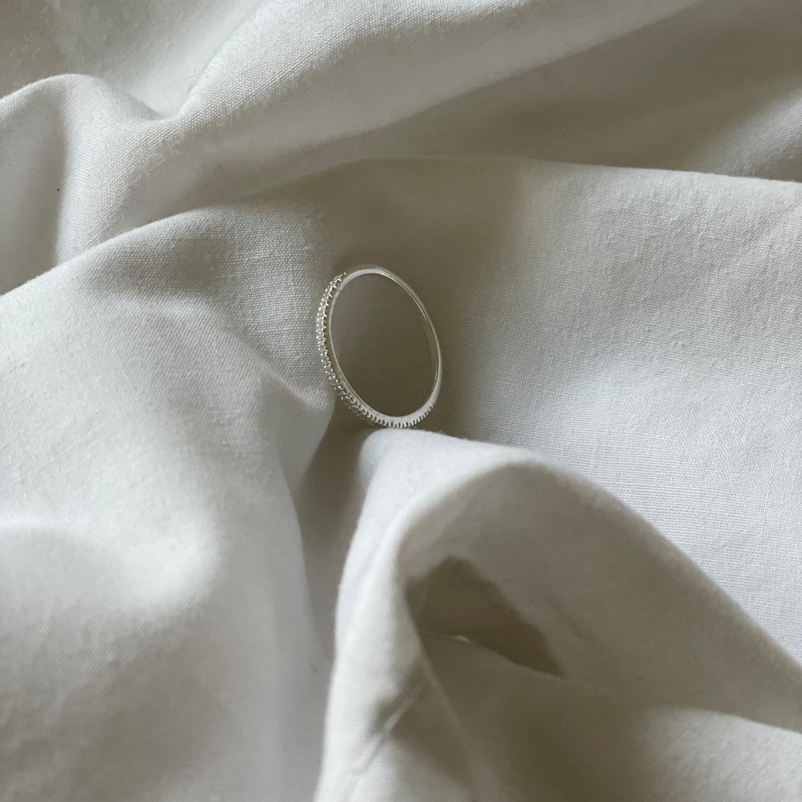 Anillo Medio Cintillo Circones Plata