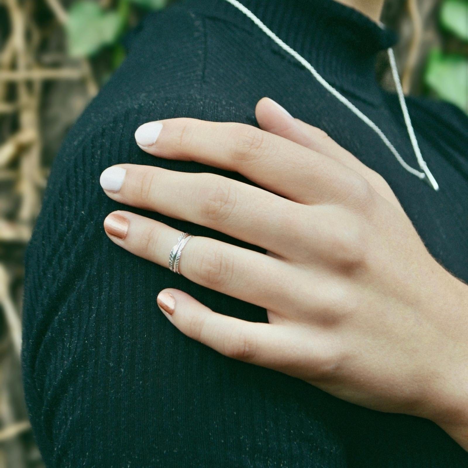 Anillo Midi Ajustable Pluma