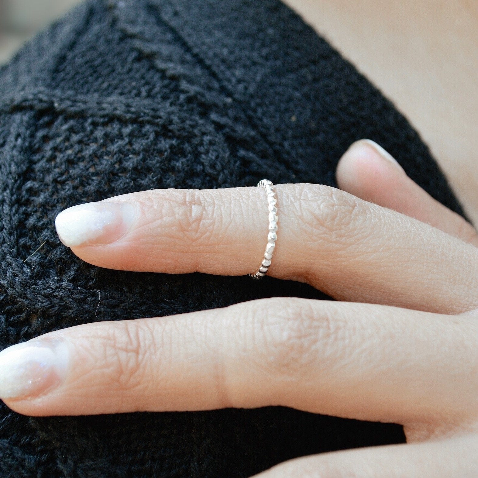 Anillo Midi Pelotitas Ajustable