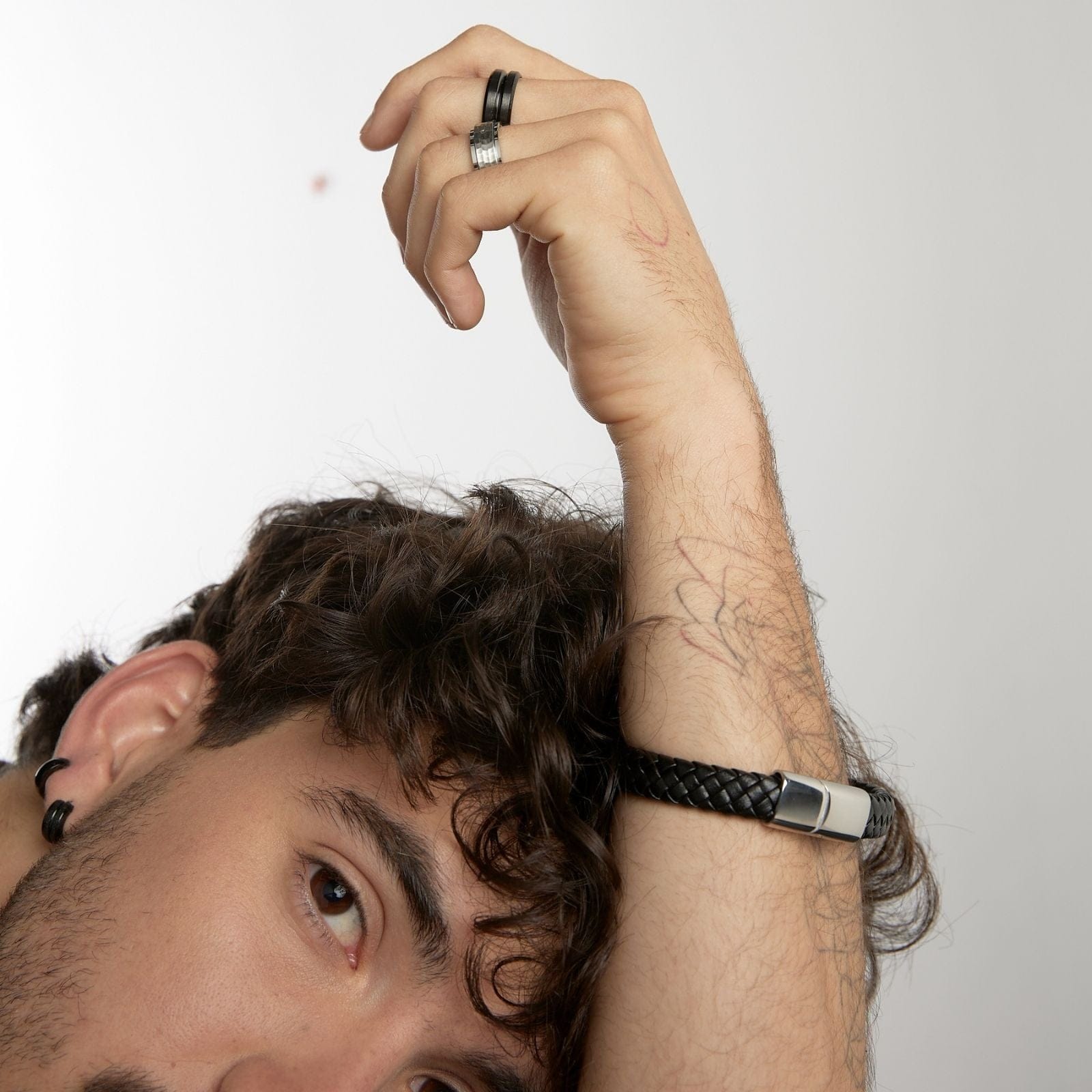 Goia ANILLO Anillo Unisex Geométrico 1 línea Calada - Canto Angular - Acero Inoxidable - Negro