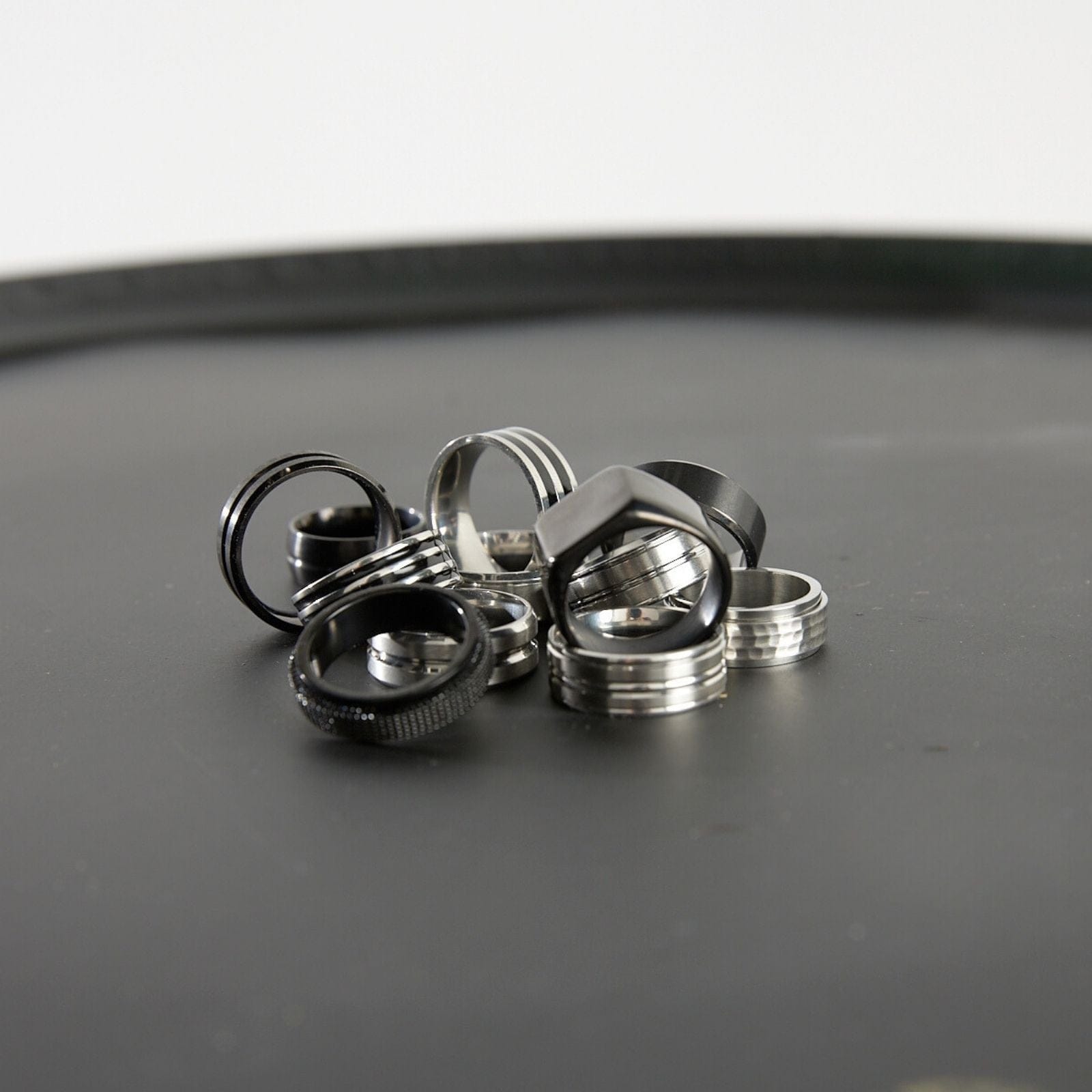 Goia Anillo Unisex Geométrico 3 líneas Negras - Acero Inoxidable