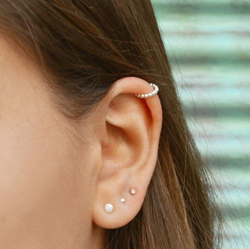 Goia AROS CUFF pelotitas plata