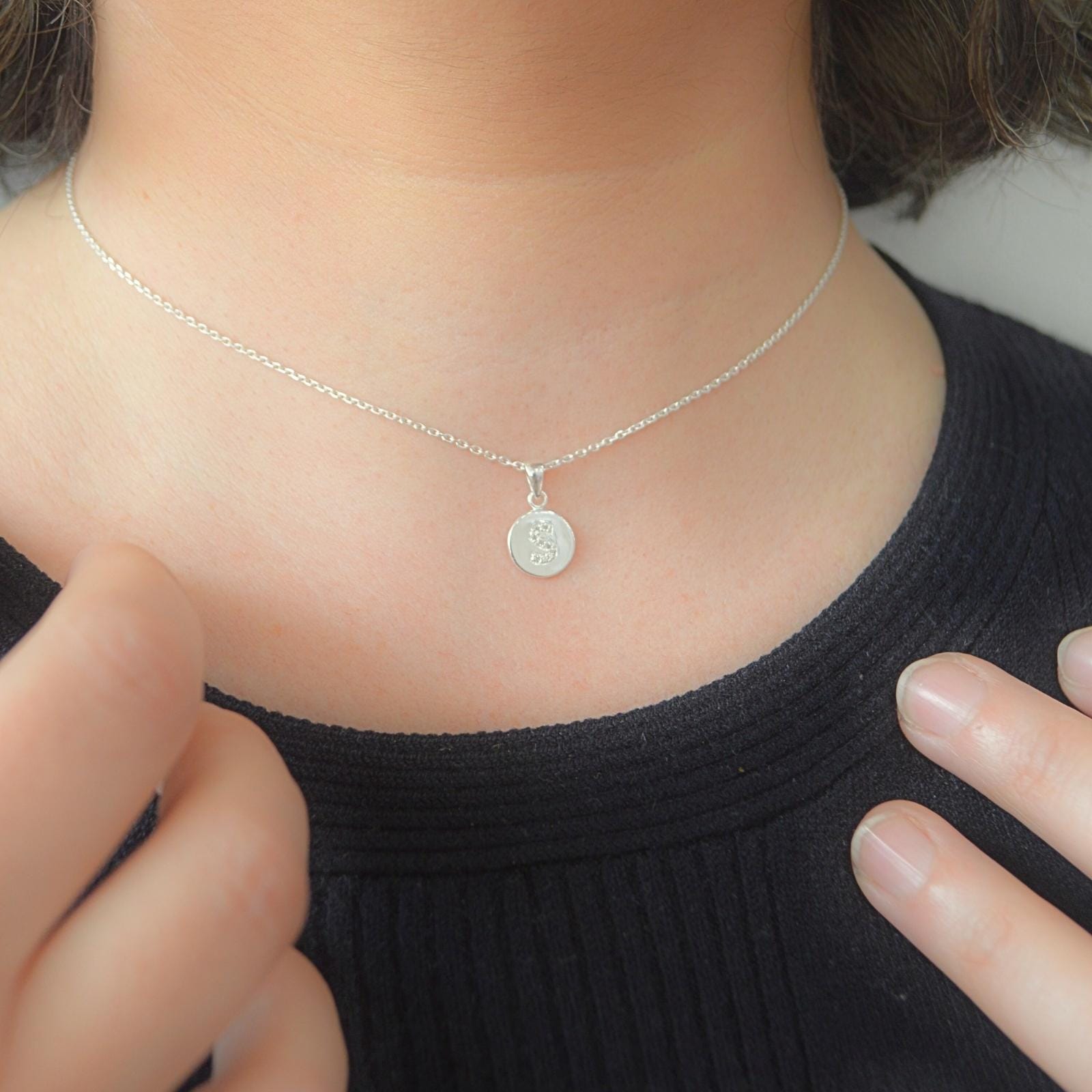 GOIA Charm Colgante letras plata