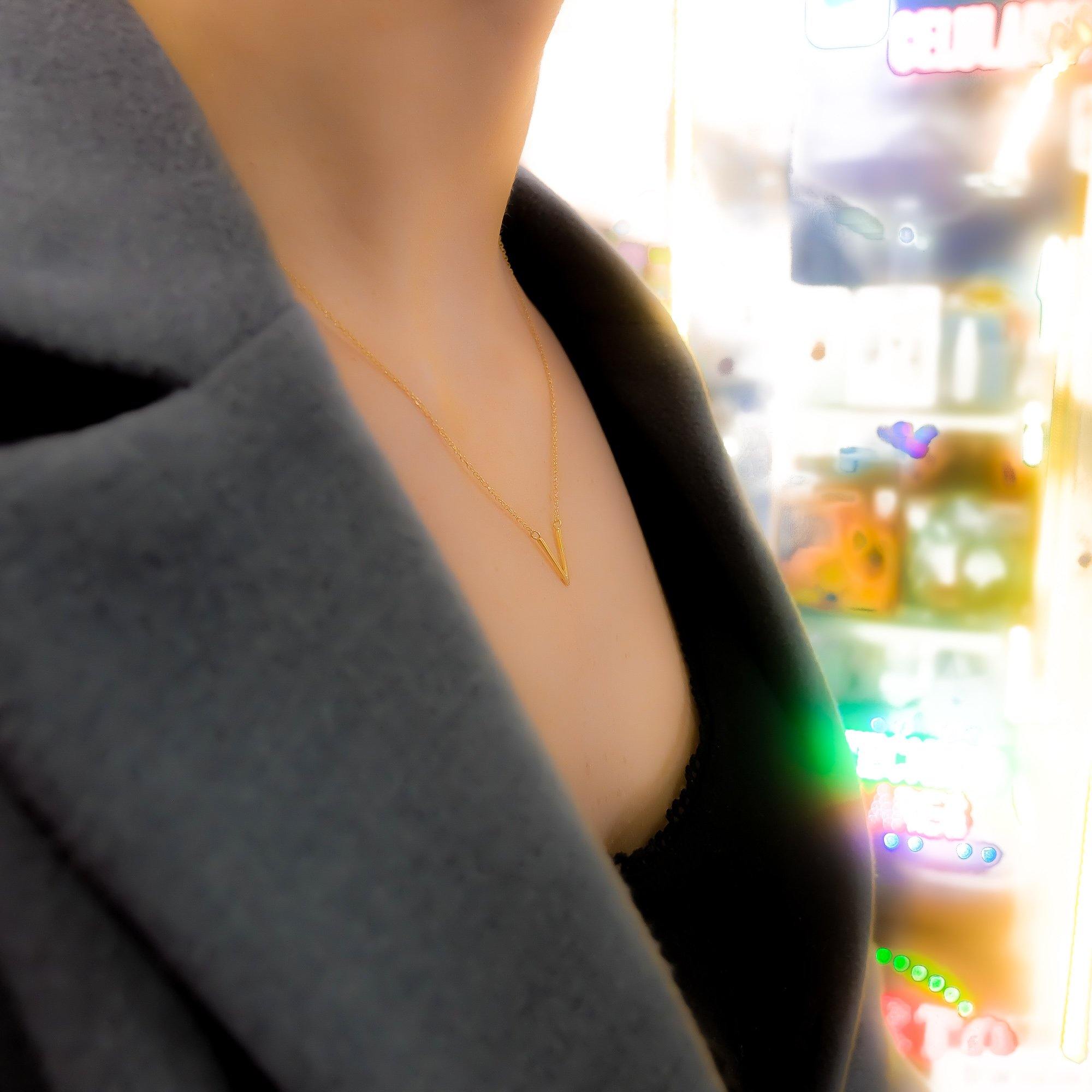 GOIA COLLAR Collar V chica gold