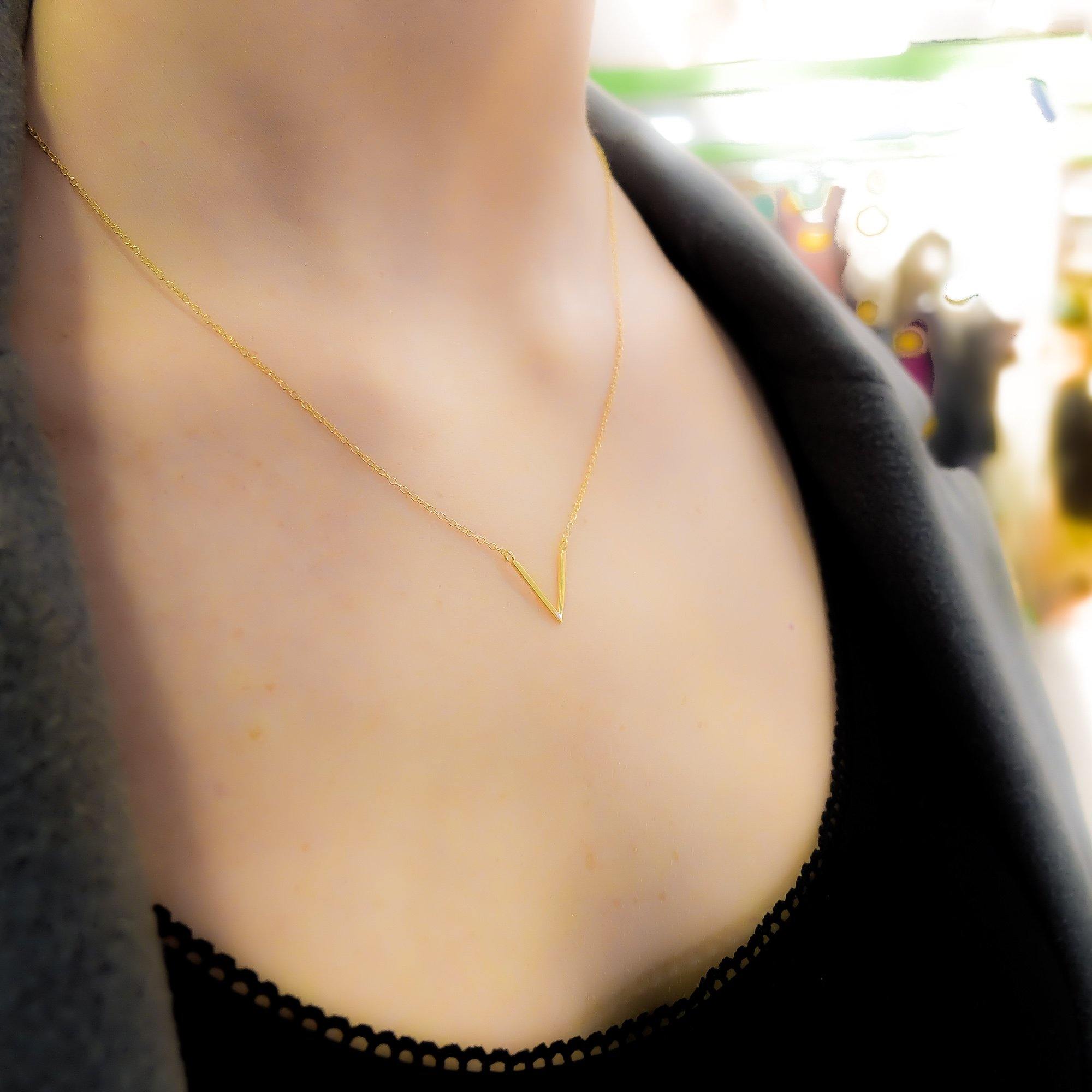 GOIA COLLAR Collar V chica gold