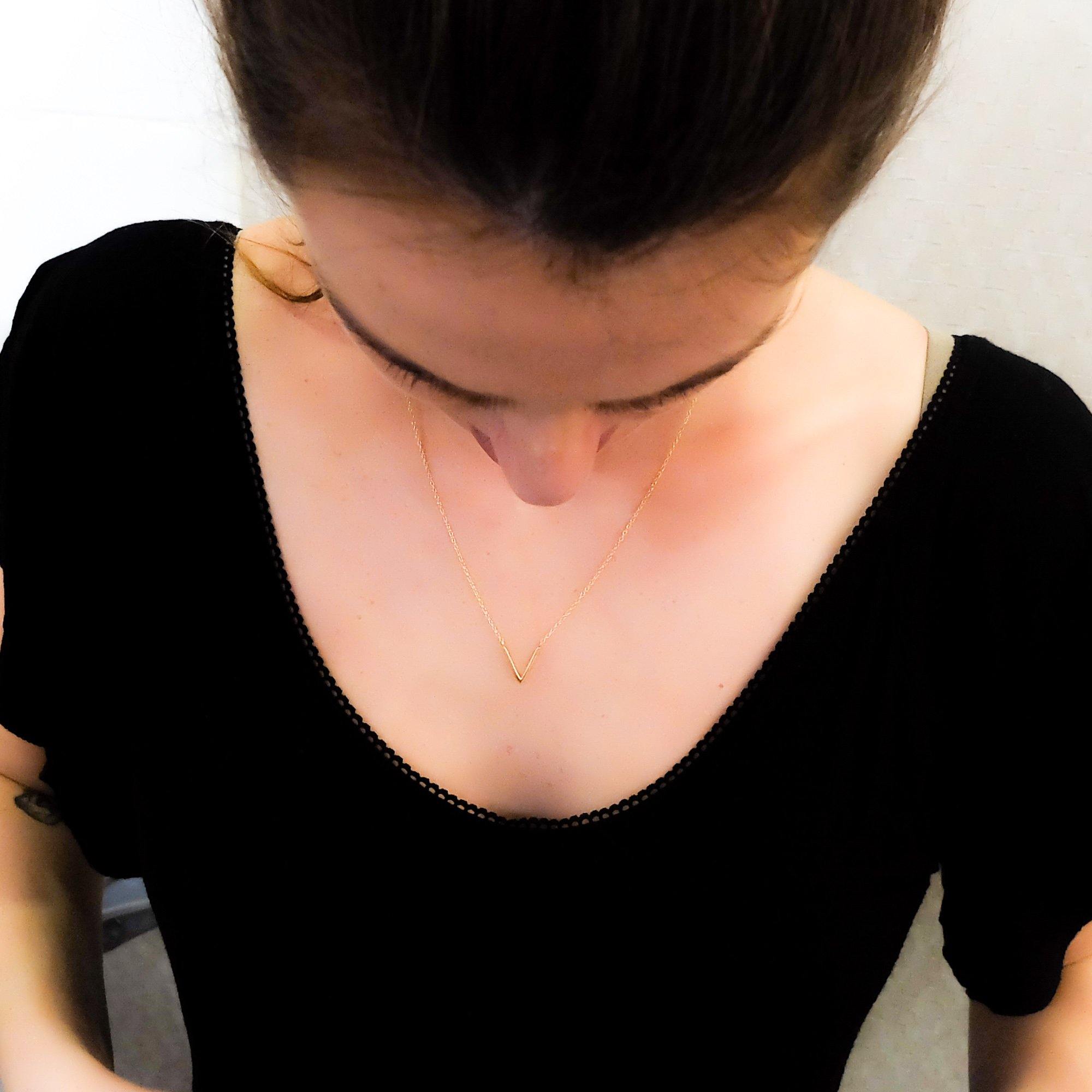 GOIA COLLAR Collar V chica gold