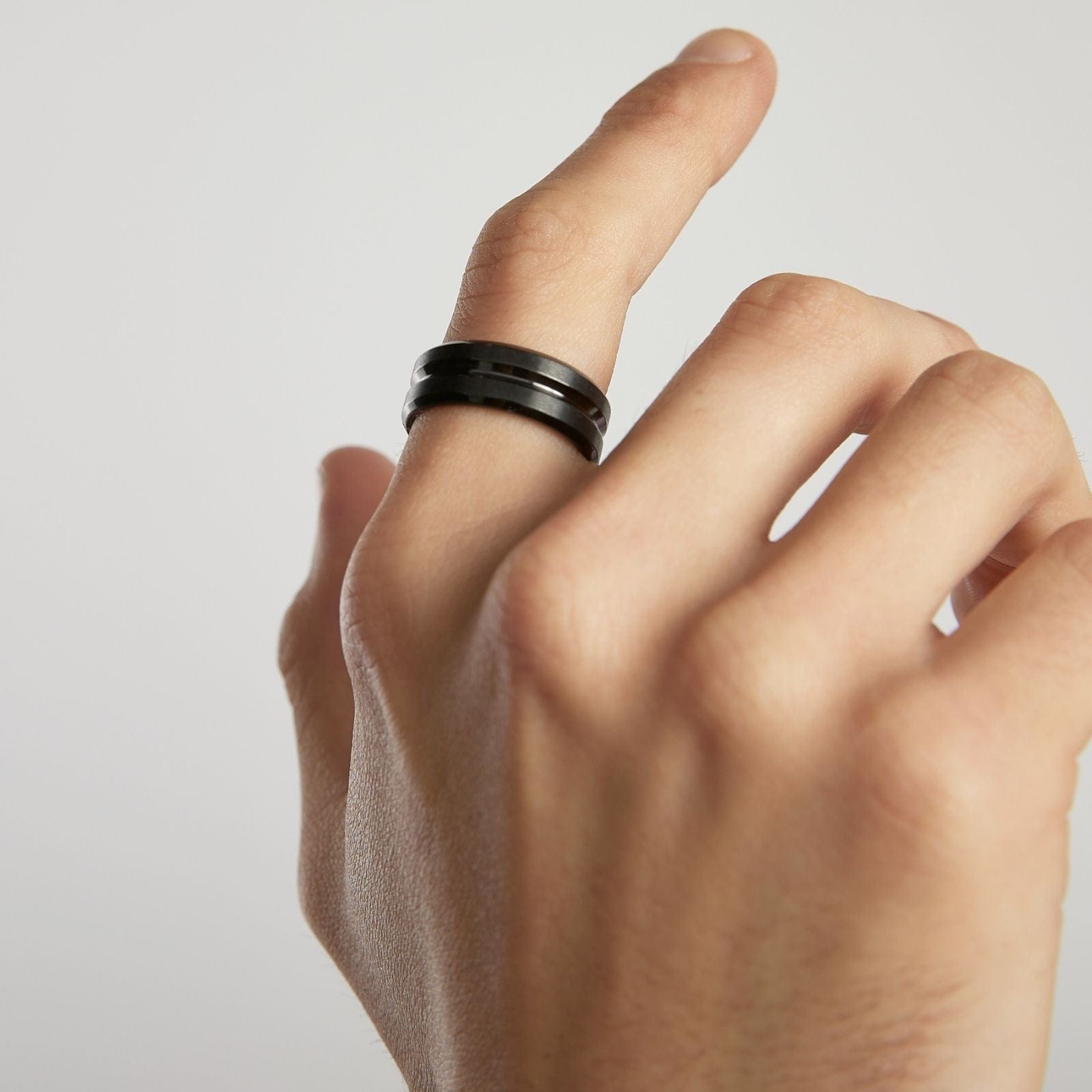 Goia ANILLO Anillo Unisex Geométrico 1 línea Calada - Canto Angular - Acero Inoxidable - Negro