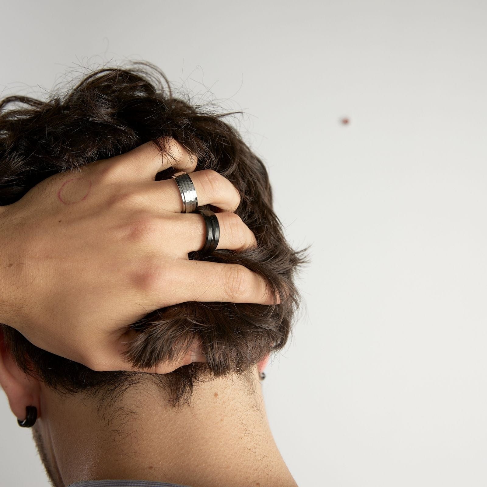 Goia ANILLO Anillo Unisex Geométrico 1 línea Calada - Canto Angular - Acero Inoxidable - Negro