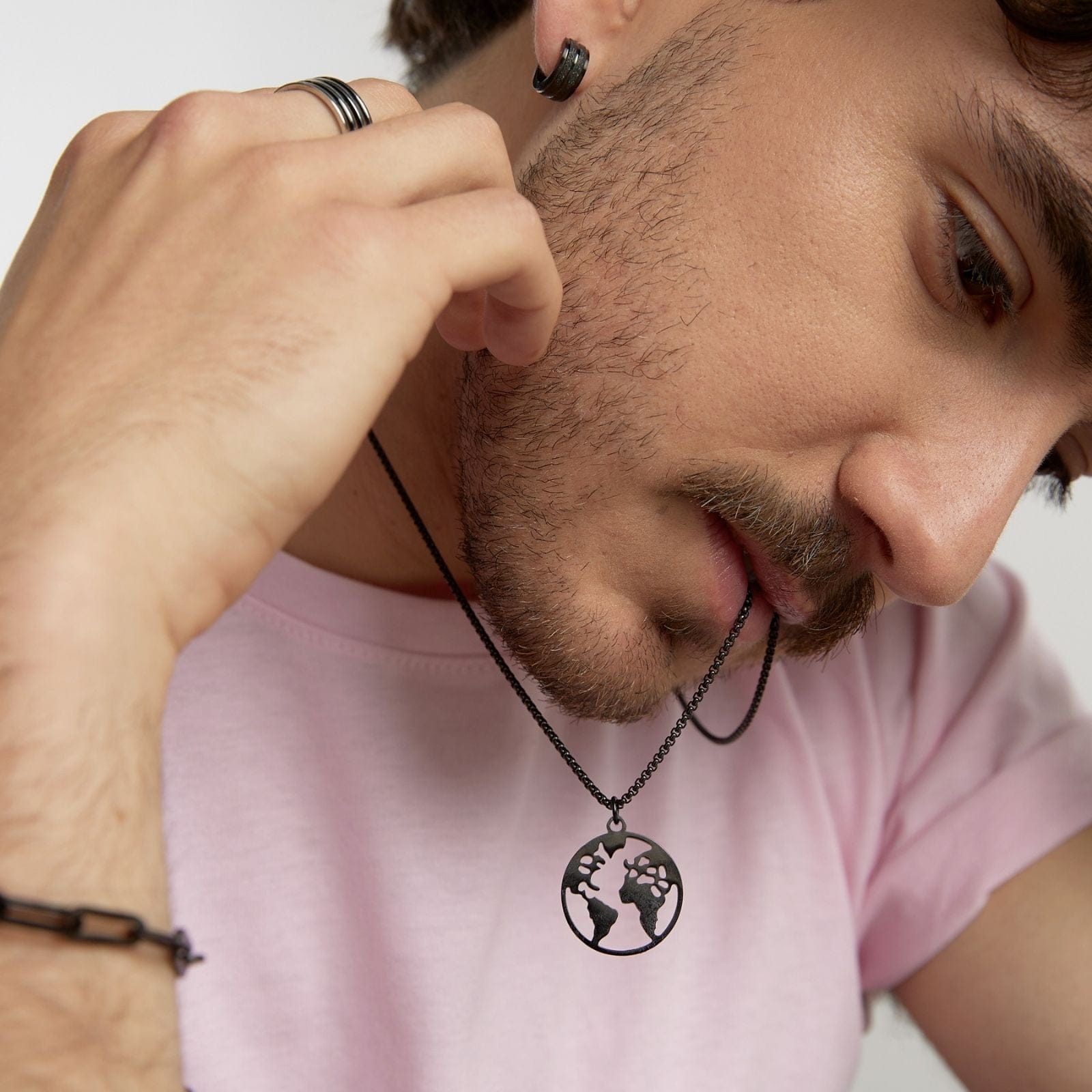 Goia COLGANTE Collar Mapamundi 60 cm Acero Inoxidable -  Negro