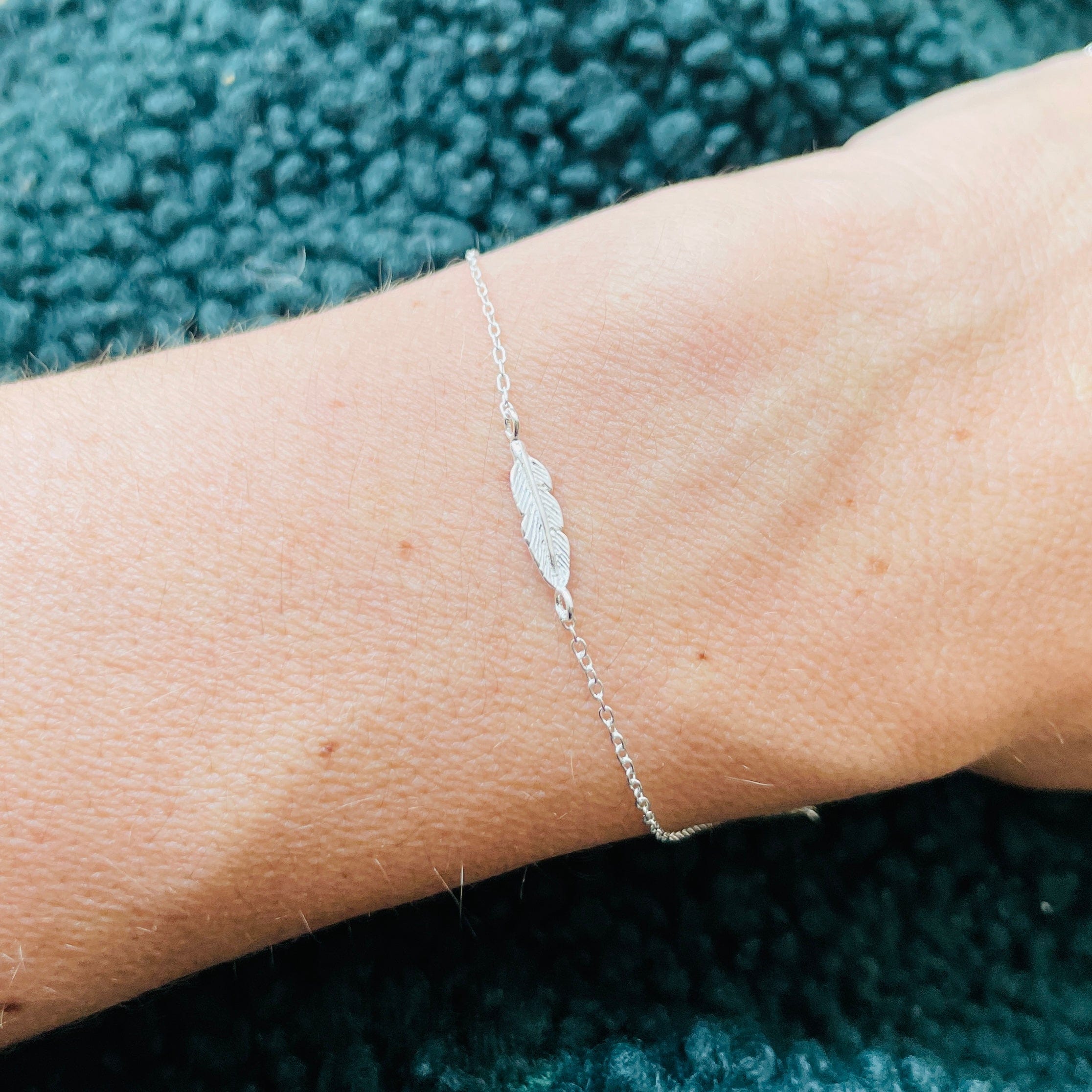 Pulsera pluma plata